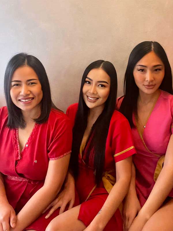 Centro Massaggio thailandese Milano | Massaggi thailandesi professionali e qualificati zona Loreto, Stazione Centrale a Milano. Relax e autenticità | Immagine staff ragazze